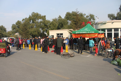 长春骨伤医院爱心白菜敬老工程.jpg