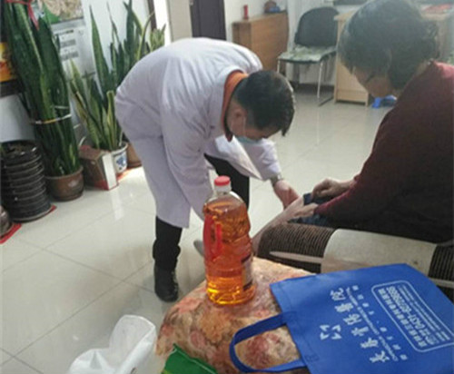 慰问抗战老兵.jpg