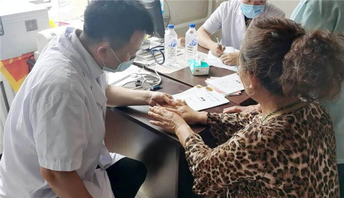 长春骨伤义诊扶贫活动0.jpg